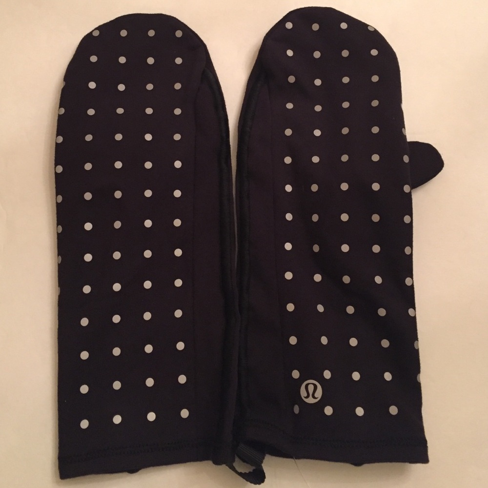 Lululemon Run with Me Black and White reflective Polka Dot Mittens